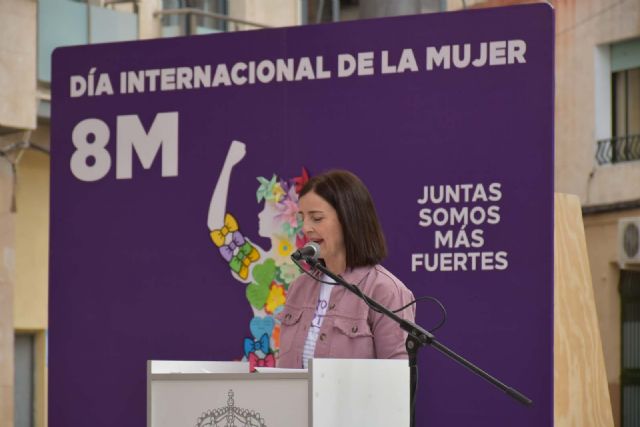 El Ayuntamiento de Calasparra conmemora el Día Internacional de la Mujer con un emotivo acto en la Plaza de La Corredera