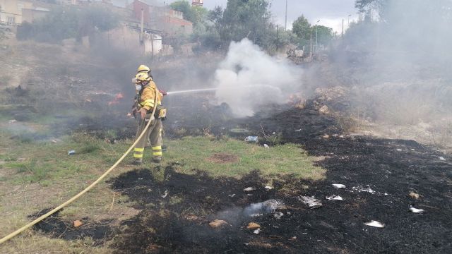 Incendio de pastizal y matorral en Calasparra